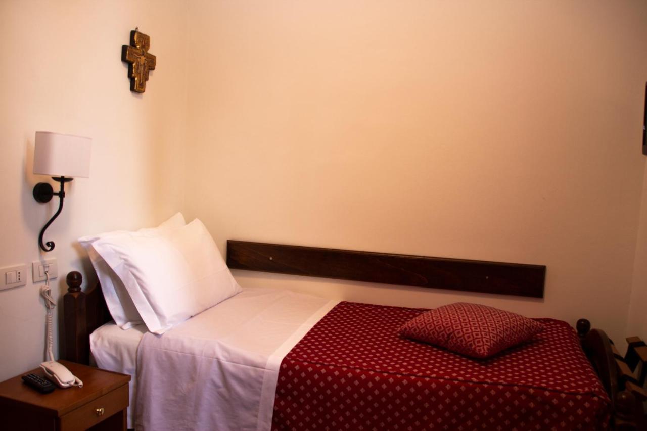 Hotel Pax Асизи Екстериор снимка