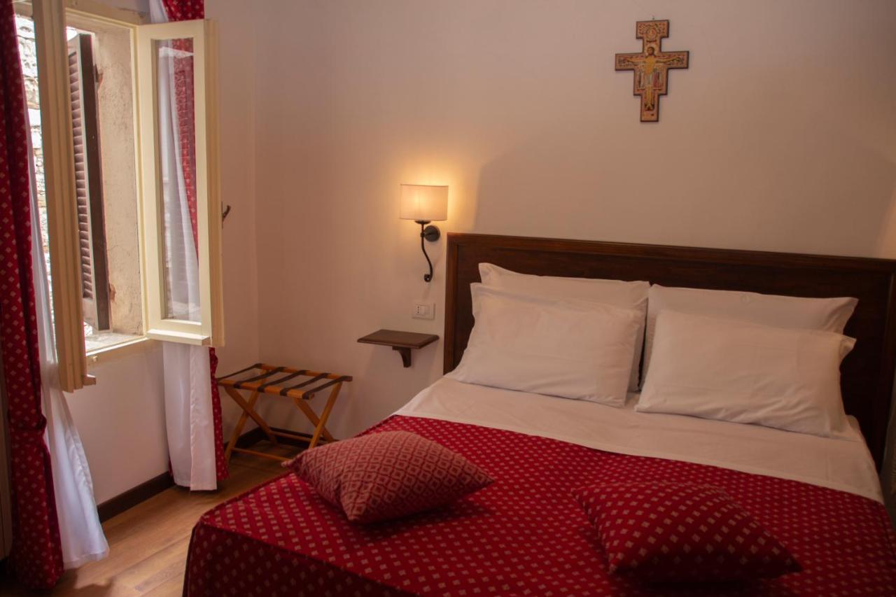 Hotel Pax Асизи Екстериор снимка