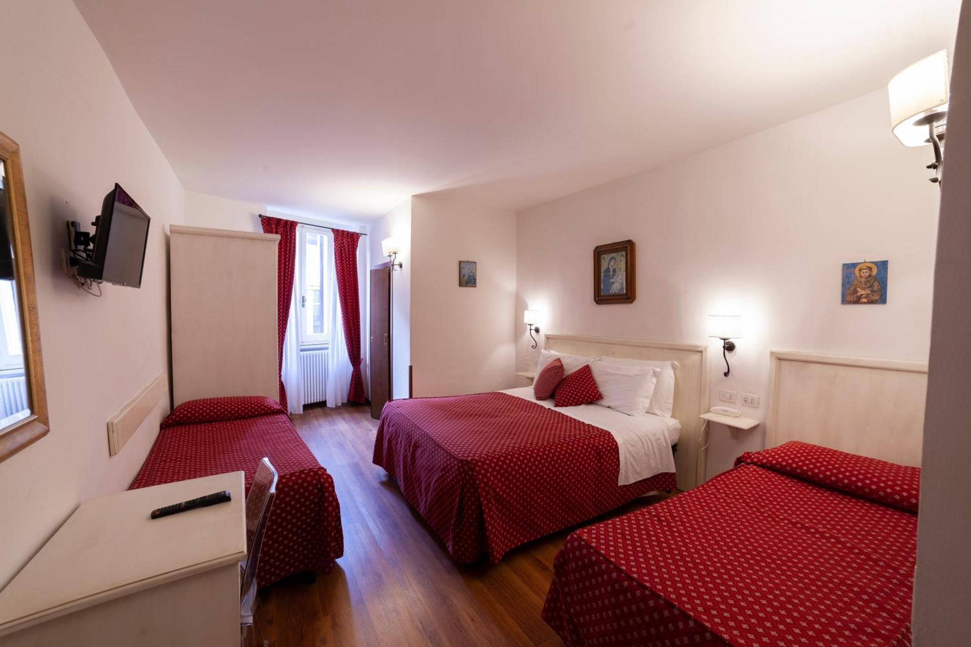 Hotel Pax Асизи Екстериор снимка