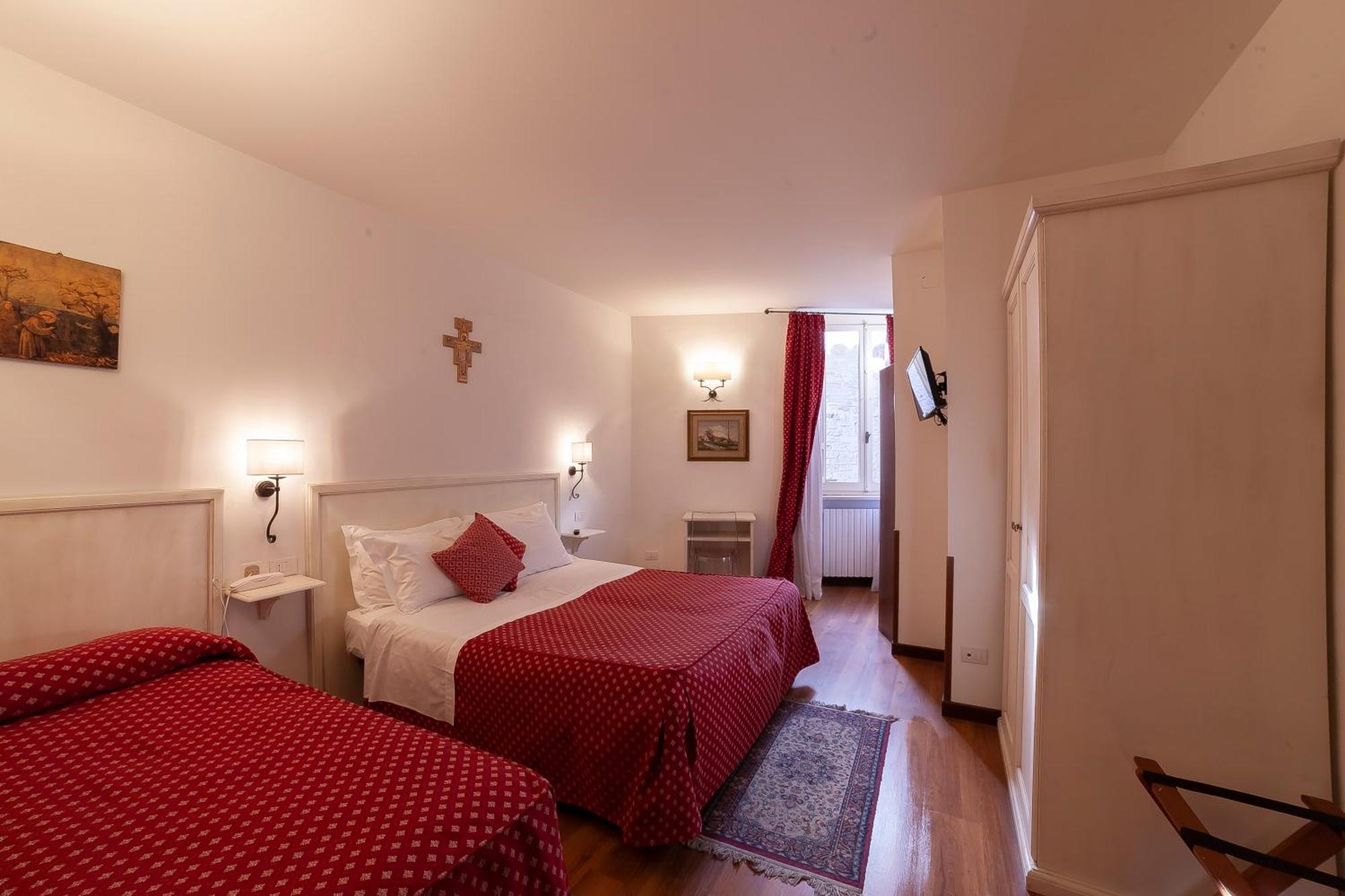 Hotel Pax Асизи Екстериор снимка