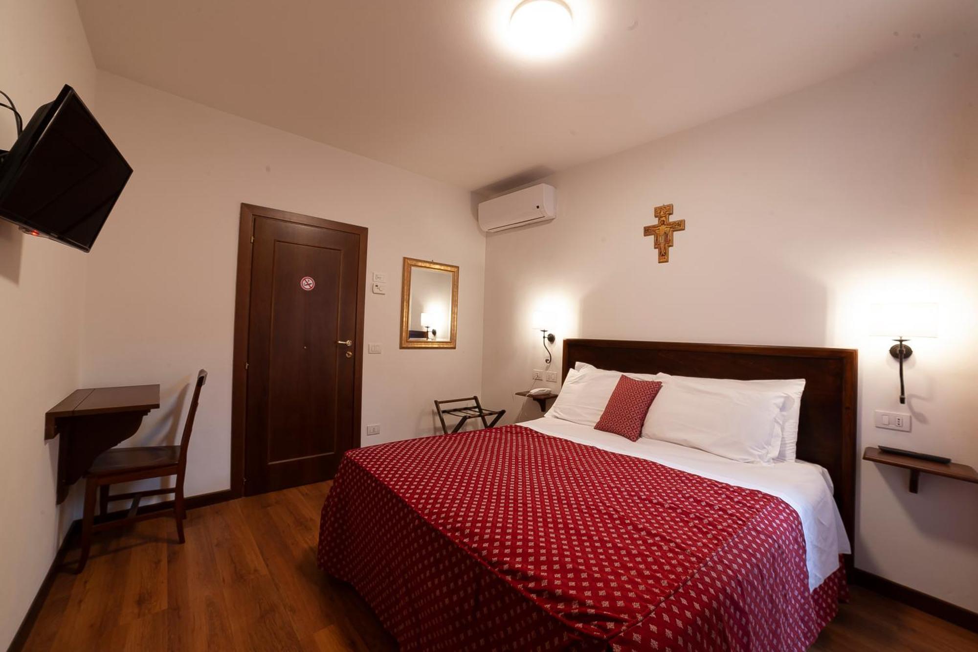 Hotel Pax Асизи Екстериор снимка