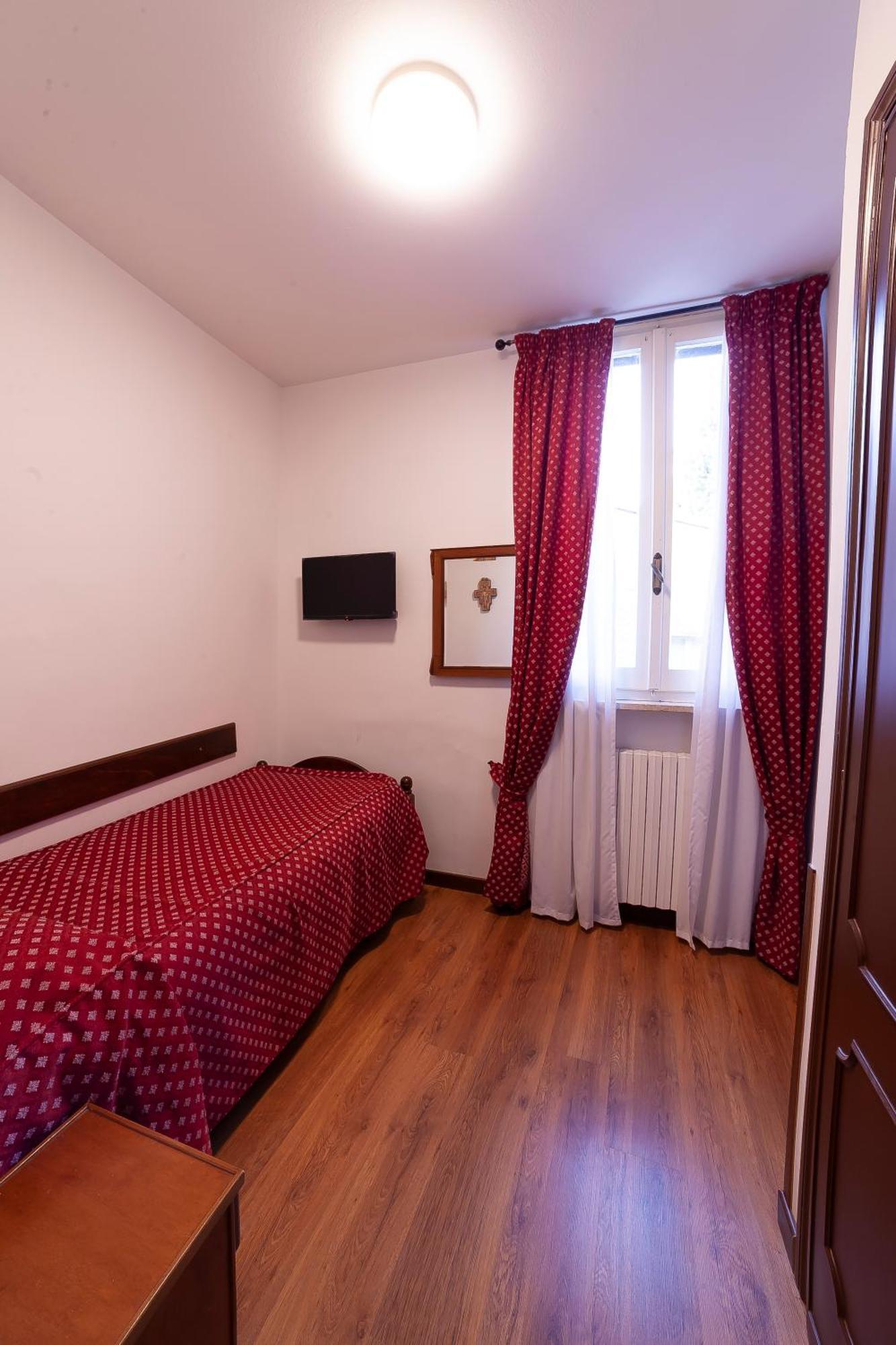 Hotel Pax Асизи Екстериор снимка