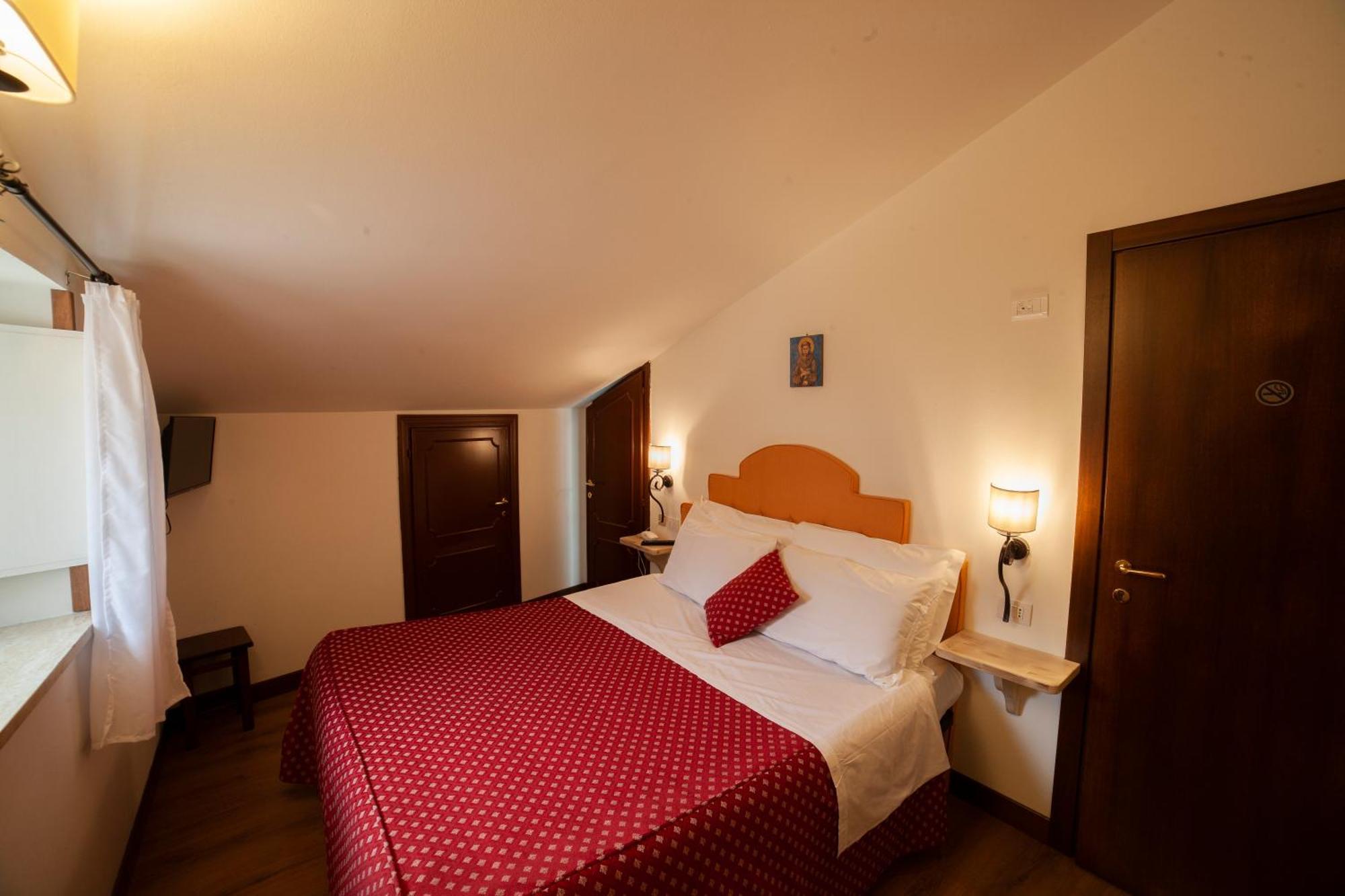 Hotel Pax Асизи Екстериор снимка