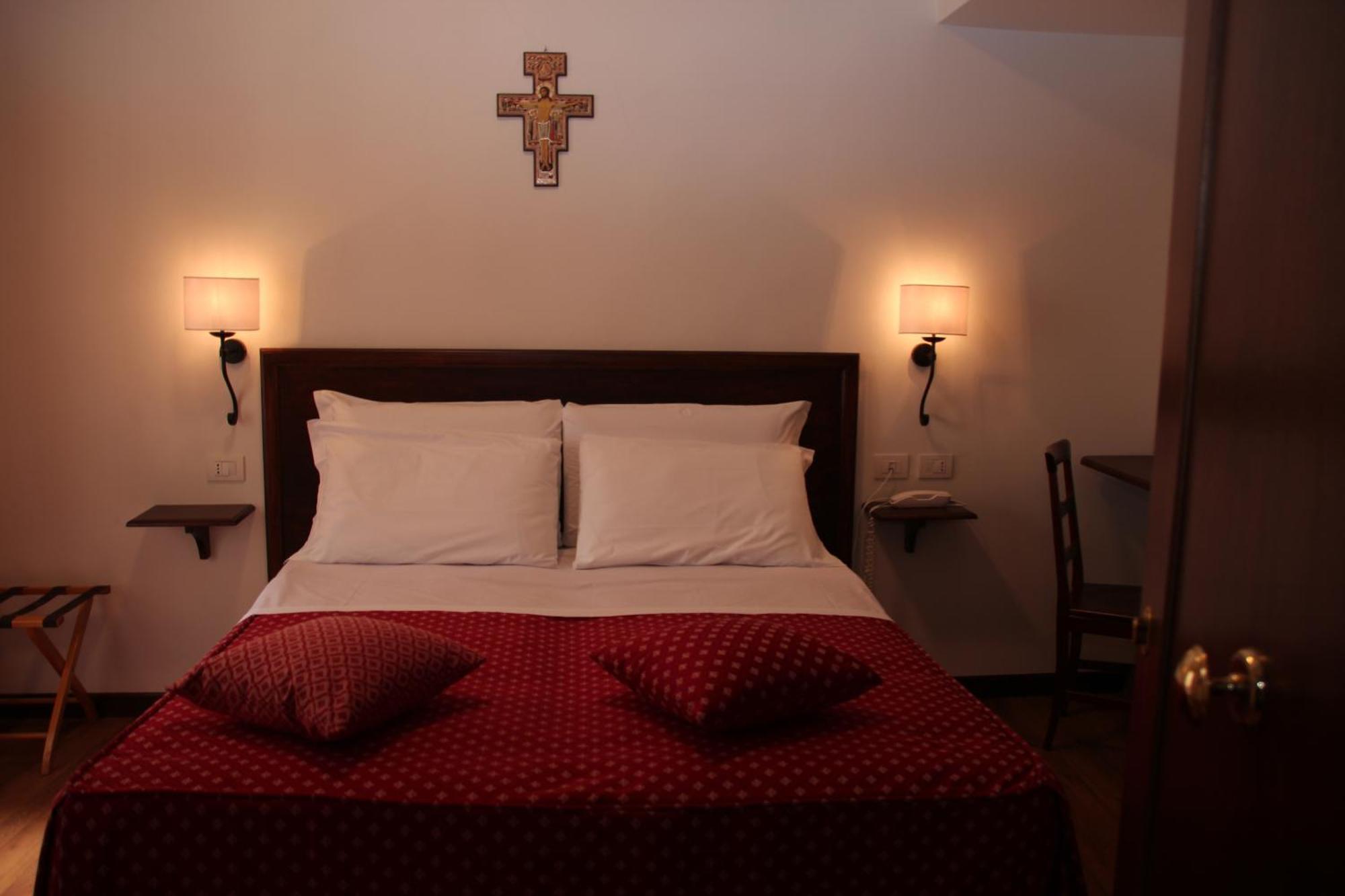 Hotel Pax Асизи Екстериор снимка